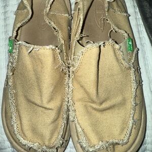 Sanuk Tan Loafers & Slip-Ons M 6/W 8